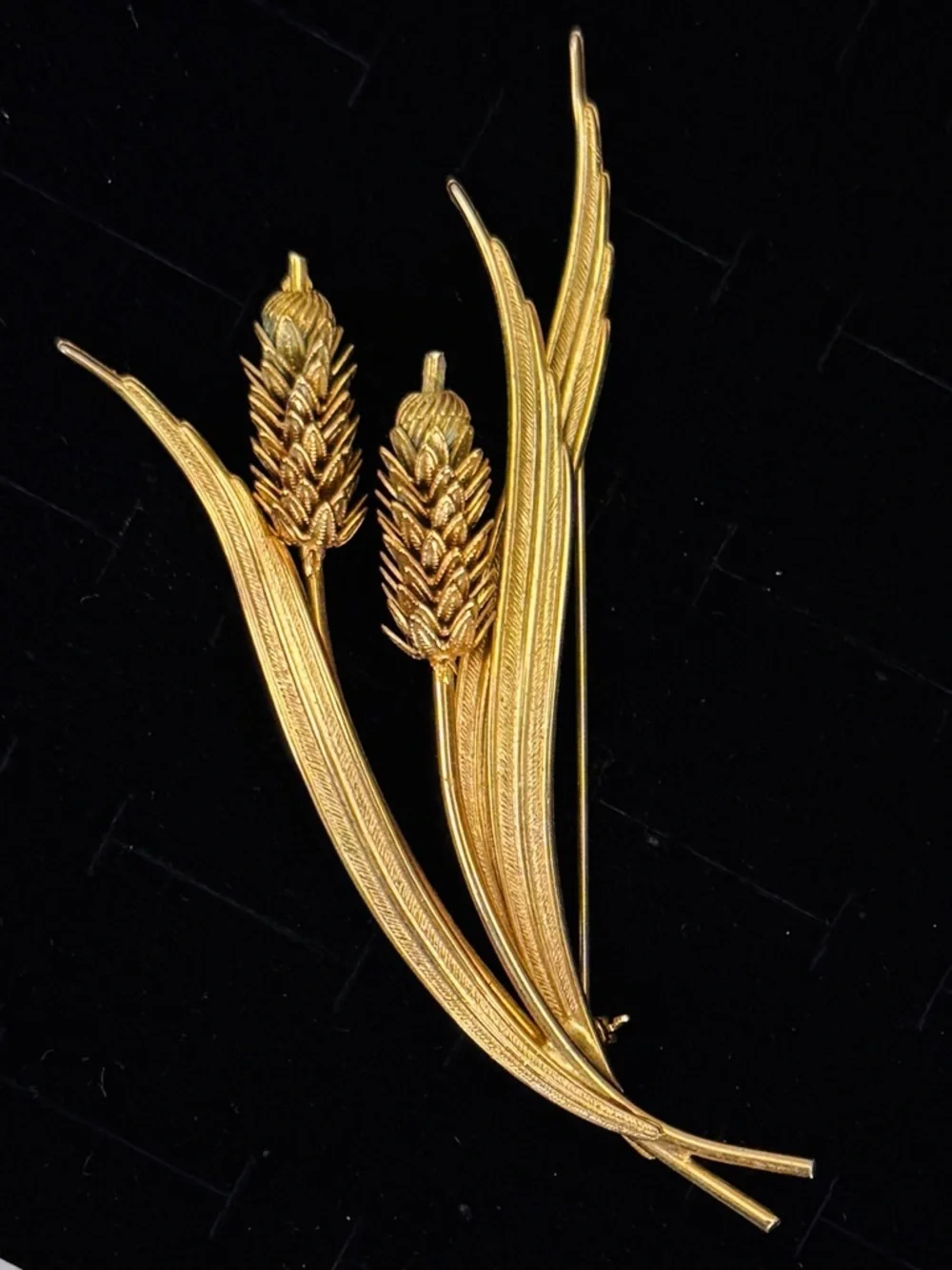 Vintage Aged Goldtone 3-D Wheat Spray Brooch Botanical Vintage Style